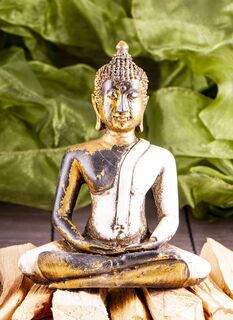 Buddha aus Fiberglas, wei
